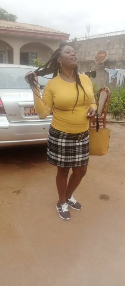 Divine 43 ans Yaoundé Cameroun