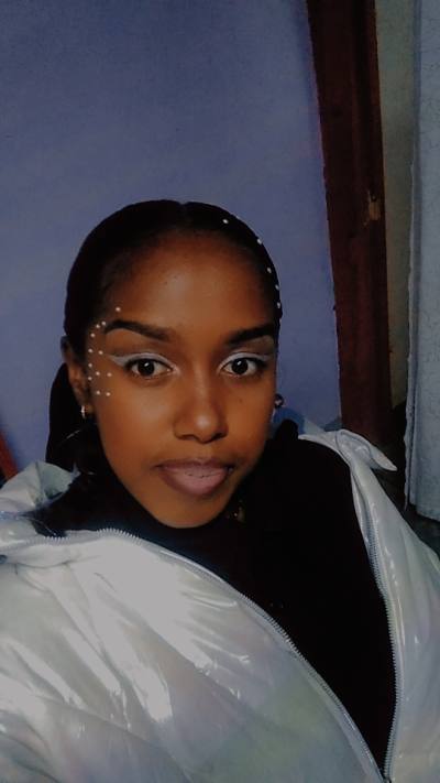 Lucia 21 ans Fort Dauphin  Madagascar