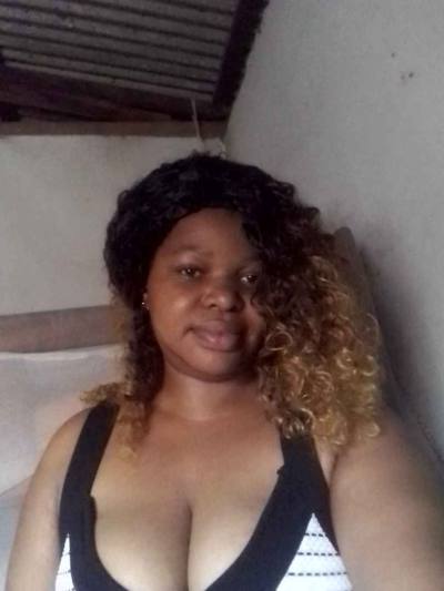 Eugenie 33 Jahre Yaounde Kamerun