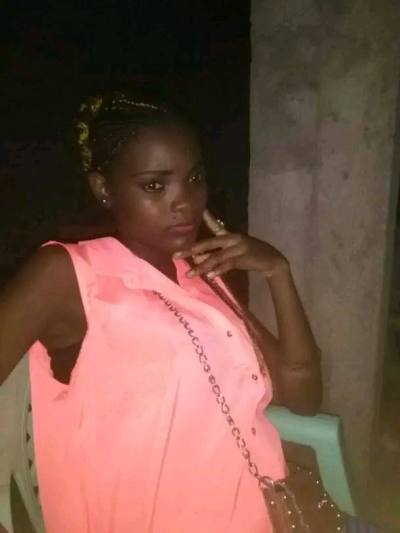 Michele 31 Jahre Douala Kamerun