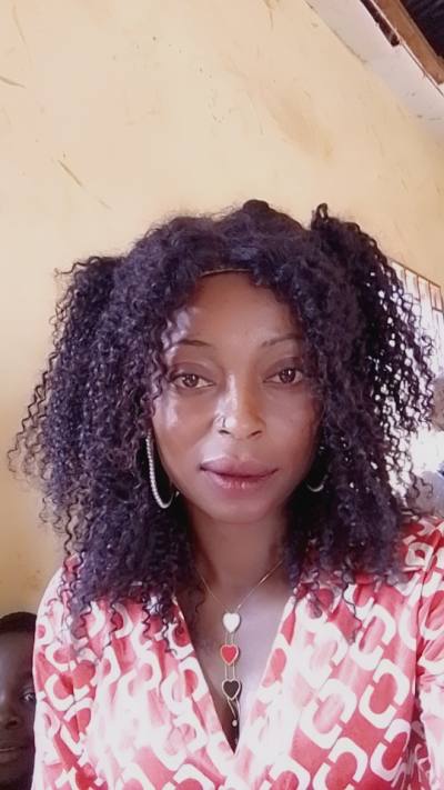 Fany 30 ans Commune Urbaine D'abong Mbang Cameroun