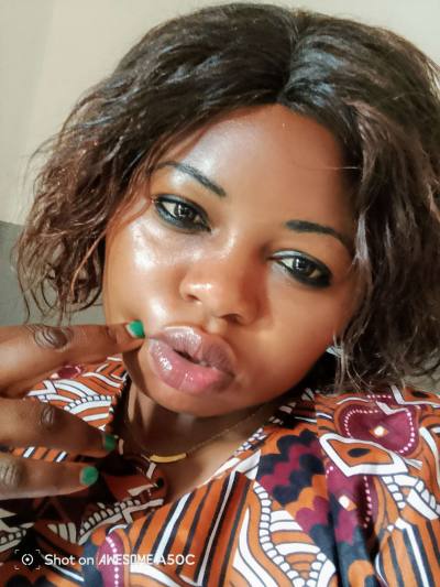 Julie 33 ans Chrétienne  Cameroun