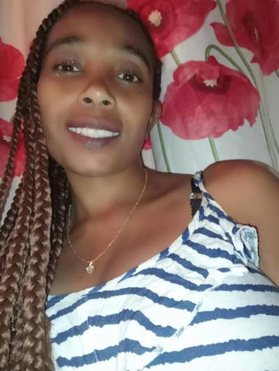 Julia 34 ans Toamasina Madagascar