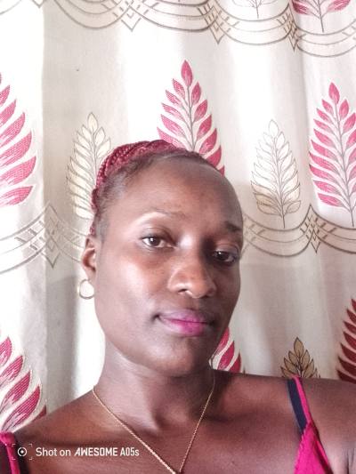 Emeline 36 years Yaoundé 4 Cameroon