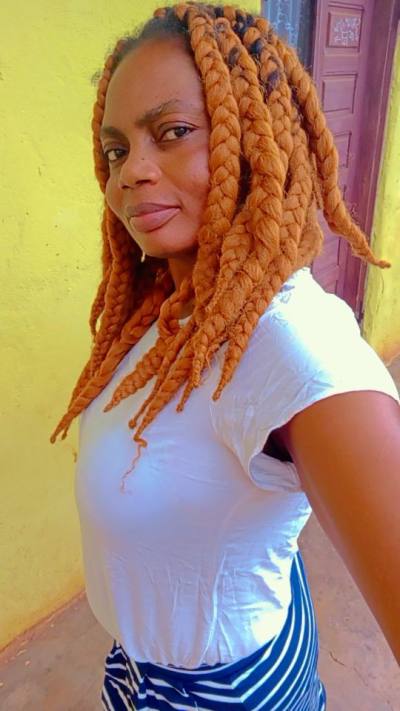 Aline 48 ans Yaoundé Cameroun