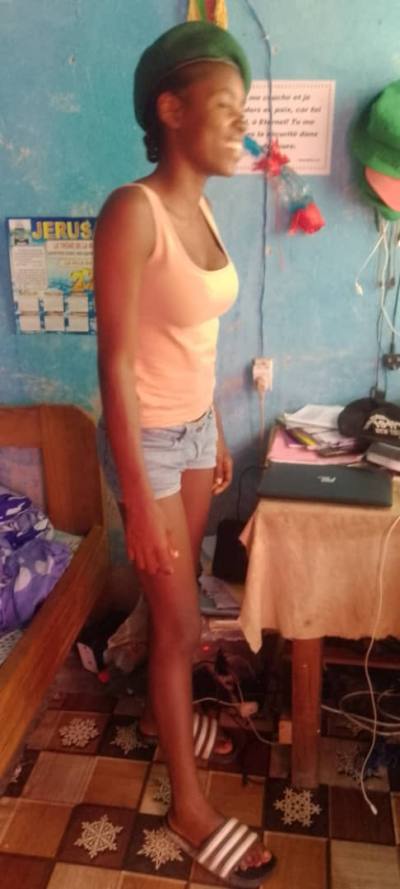 Samira 22 years Mbalmayo  Cameroon