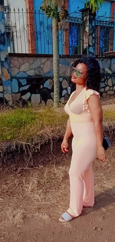 Carine 32 ans Mbanga  Cameroun