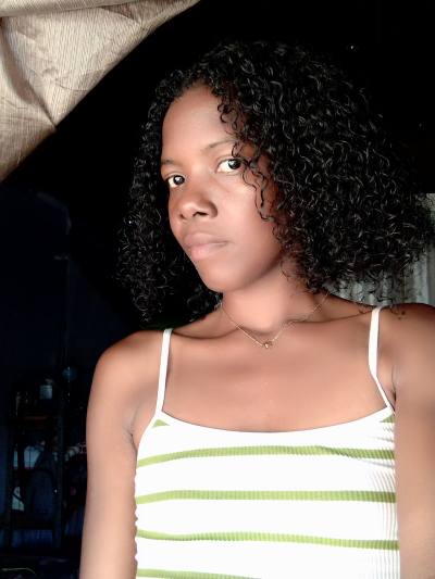 Enellah 27 ans Sambava  Madagascar