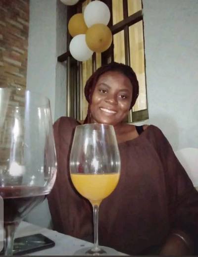 Emilie 32 Jahre Cotonou Gehen