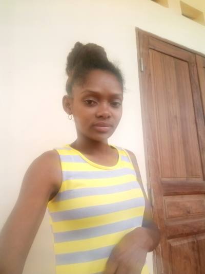 Celine 22 ans Antalaha Madagascar