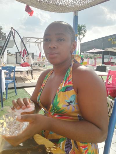 Ruth 28 Jahre Yaoundé  Kamerun