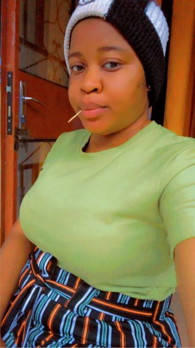 Blandine  25 ans Secteur 23 Burkina Faso