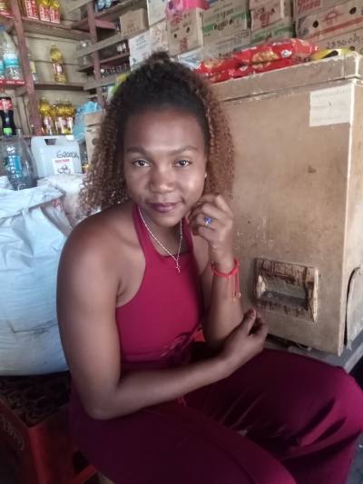 Olisca 22 ans Fenerive Est Madagascar