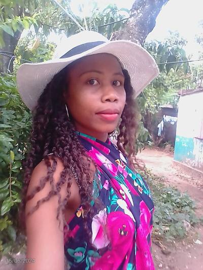 Ornella 34 ans Sambava Madagascar