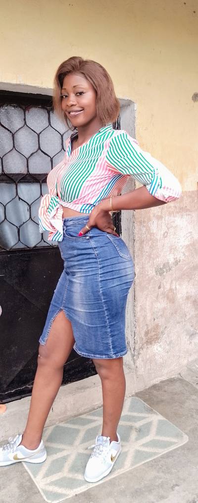 Anastasie 26 ans Douala  Cameroun