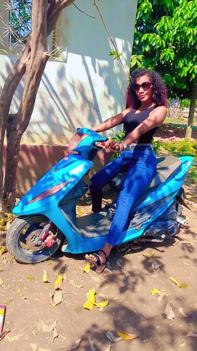 Rachelle 32 ans Ambanja Madagascar