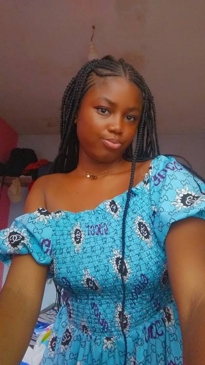 Belvina 18 ans Ouest Cameroun