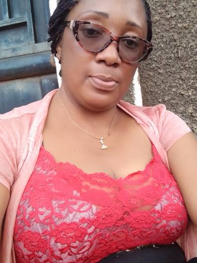 Yvonne 41 Jahre Yaoundé  Kamerun