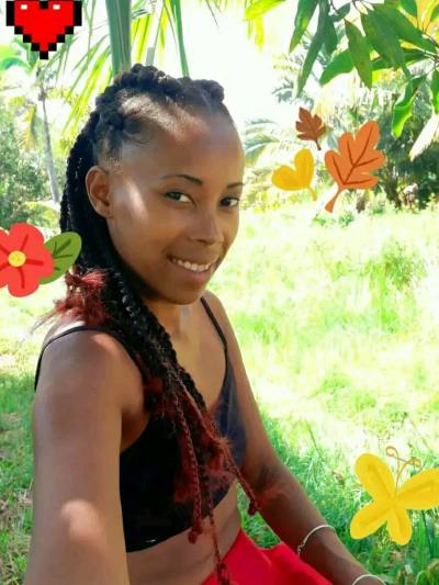 Julianna 31 ans Sainte Marie Madagascar