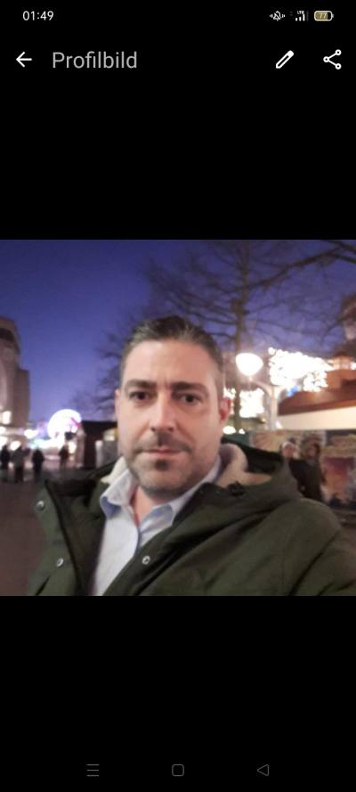 Micha 45 ans Duisburg  Allemagne