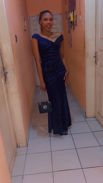 Milena 25 ans Douala  Cameroun