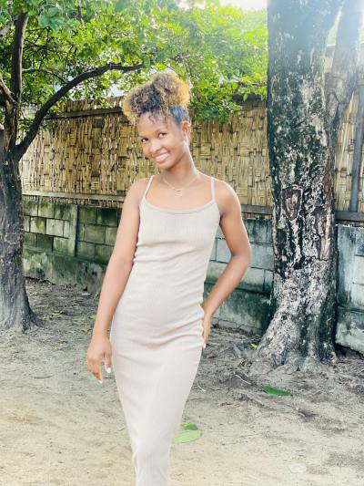 Jenny 22 ans Sambava Madagascar