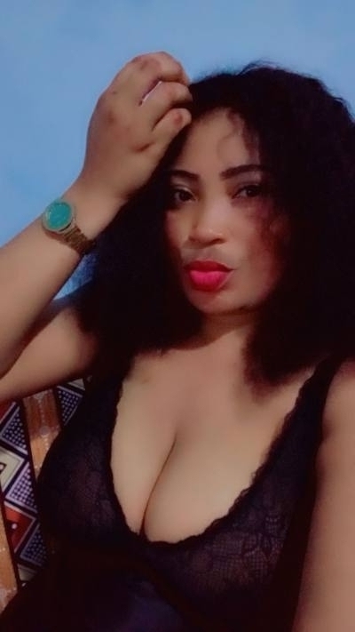 Elodie 36 Jahre Yaoundé  Kamerun