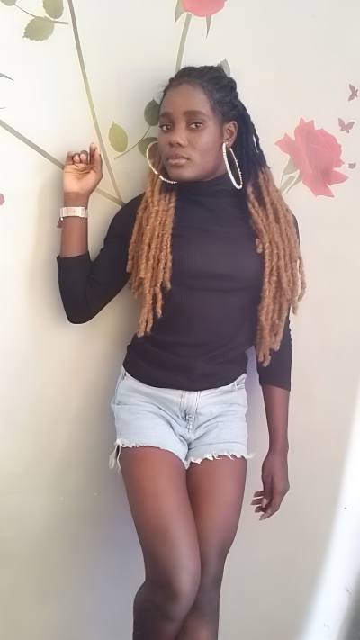 Julsyve 23 ans Cotonou Bénin