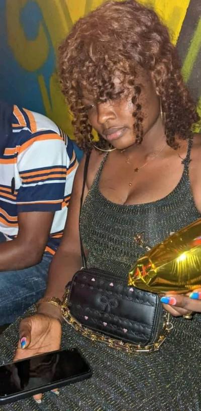 Laura 26 Jahre Baganté  Kamerun