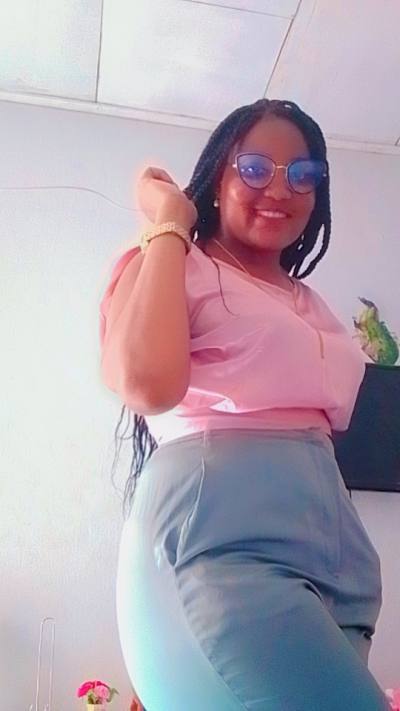 Lyne 30 ans Yaoundé  Cameroun