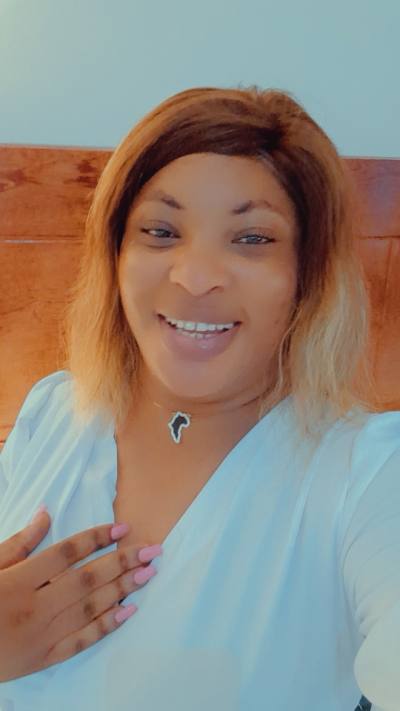 Luce 36 ans Yaoundé  Cameroun