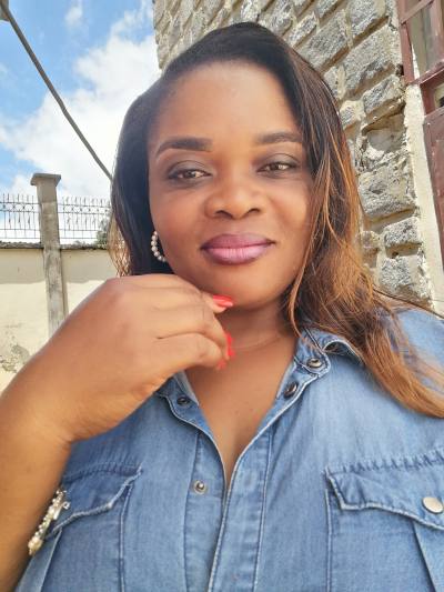 Manuela 37 ans Yaoundé  Cameroun