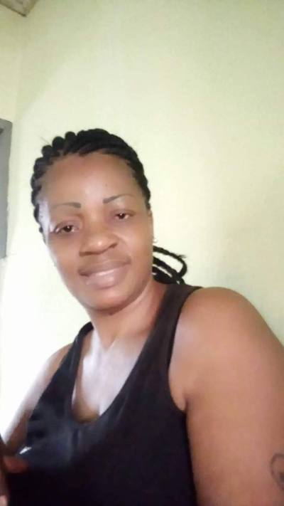 Muriel 48 ans Catholique  Cameroun