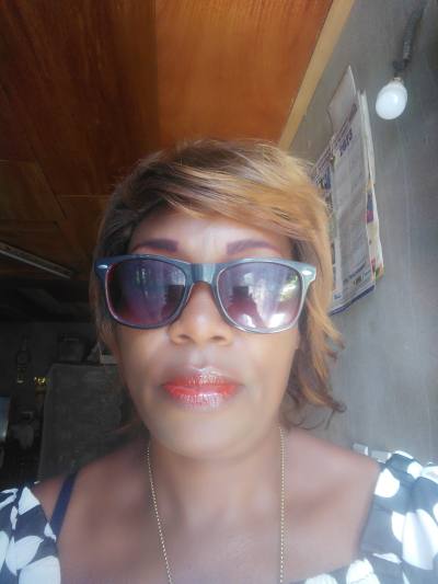 Albertine 46 ans Yaoundé 5eme Cameroun