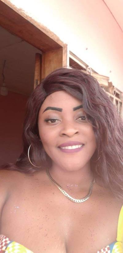 Suzanne 26 ans Yaoundé Cameroun
