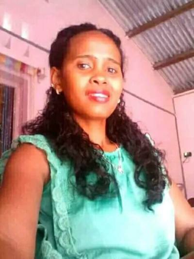 Claudia 26 ans Vohemar  Madagascar