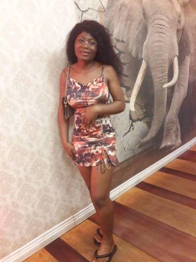 Paola 20 ans Yaounde Cameroun