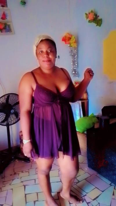 Nadine 37 years Mbamoice Cameroon