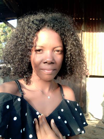 Enellah 27 ans Sambava  Madagascar