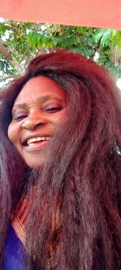 Clara 50 ans Urbaine  Cameroun