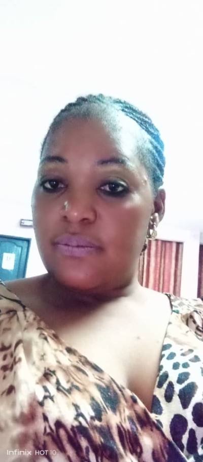 Marquise 32 ans Yaoundév Cameroun