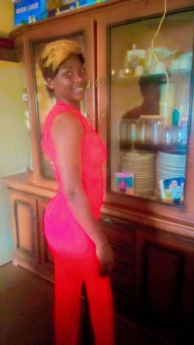 Cynthia 24 ans Yaoundé  Cameroun