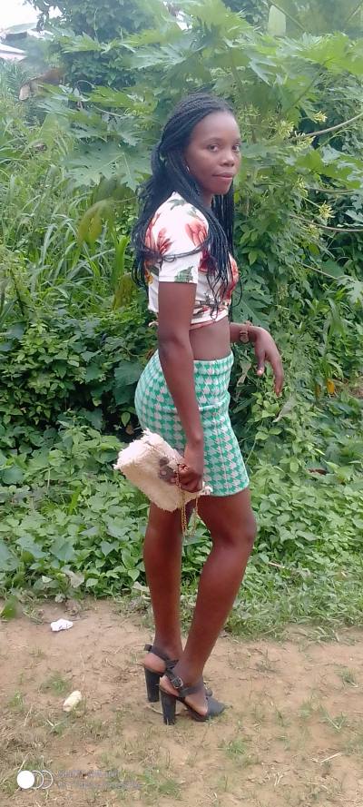 Luna 29 ans Yaoundé Cameroun