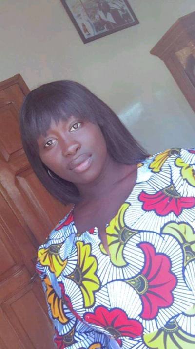 Henriette 32 years Mbour  Senegal