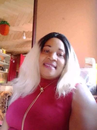 Brigitte 29 Jahre Yaounde Kamerun