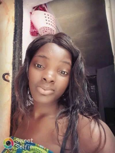 Michele 31 Jahre Douala Kamerun