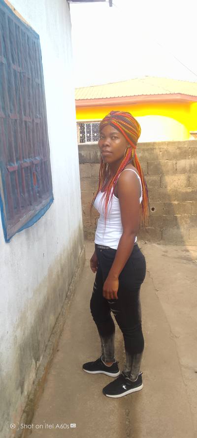 Nadia 27 years Christianiy Cameroon