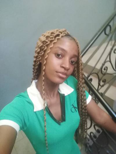 Sabine 22 ans Yaounde Cameroun