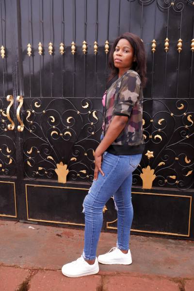 Angele 33 ans Yaounde Cameroun