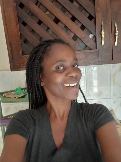 Liz 45 ans Mombasa Kenya